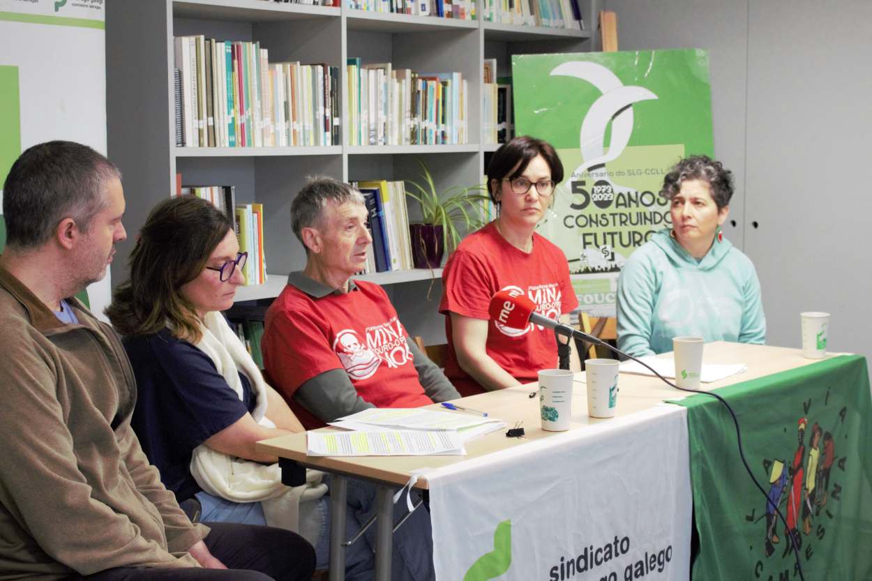Imagen de la rueda de prensa de esta misma mañana en la sede del Sindicato Labrego Galego en Santiago de Compostela (Foto: Sindicato Labrego Galego).