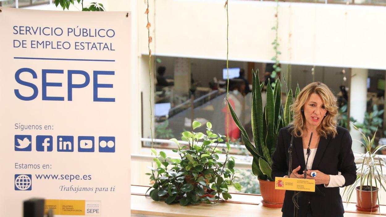 El SEPE sanciona a un funcionario que atendía sin cita previa y ayudaba a personas vulnerables con sus prestaciones. EP.