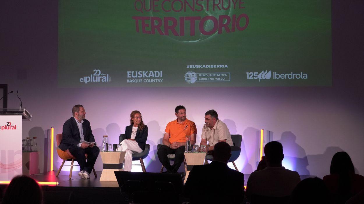 Oihana Subijana, Fernando Alonso y Gontzal Hernando protagonizaron la mesa de casos de éxito con el director de ElPlural.com, Chema Garrido.