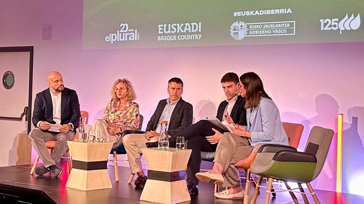 Mesa redonda sobre destinos turísticos sostenibles