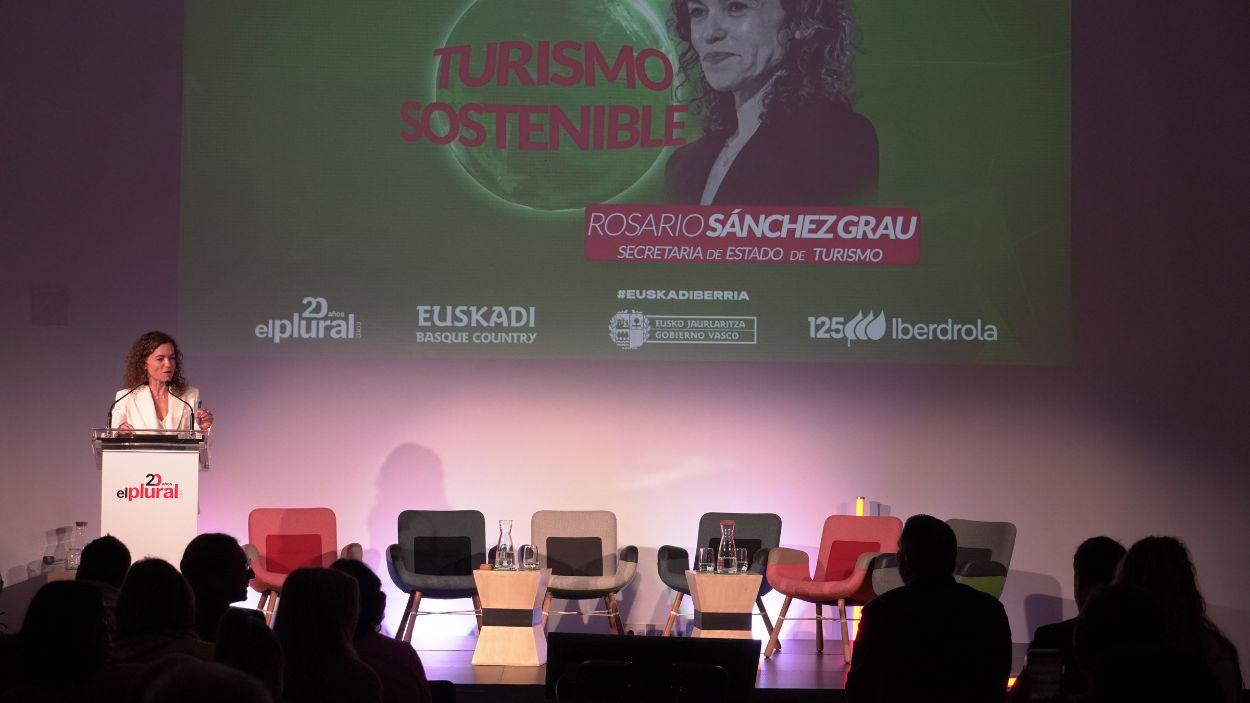 La secretaria de Estado de Turismo, Rosario Sánchez Grau, ofreció una conferencia sobre los retos del Turismo.