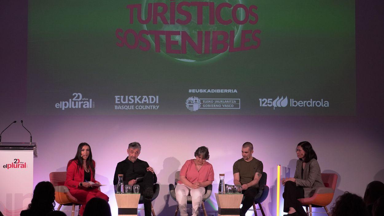 Gastronomía y enoturismo fueron los protagonistas de la mesa redonda moderada por Sarah Pérez Santaolalla