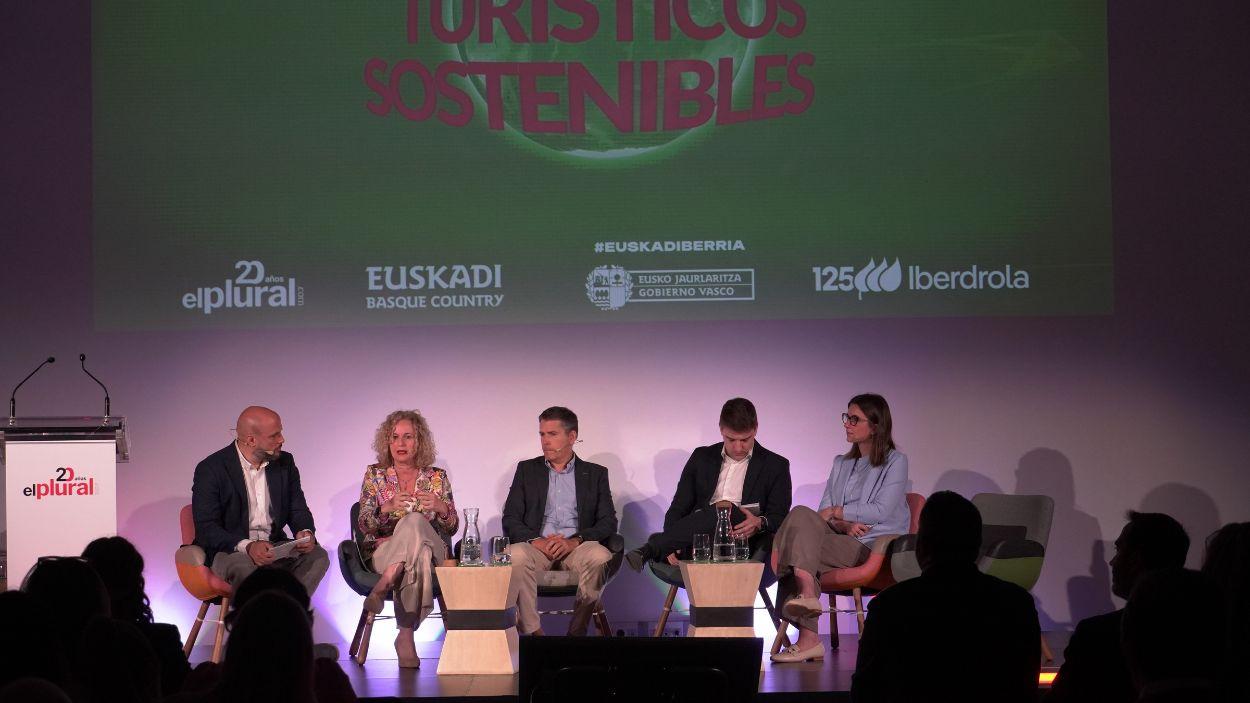 Cristina González, teniente diputado general de Álava, Kepa Apraiz, CEO de Kategora, Borja Gainzaráin, de Iberdrola y la concejala de Turismo de Vitoria, María Nanclares