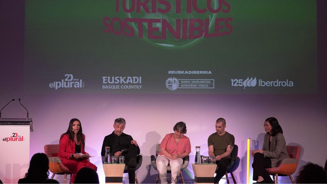 Mesa redonda de Turismo gastronómico en la jornada Turismo Sostenible Euskadi, Destino de Valor, organizada por ElPlural.com en Vitoria Gasteiz 