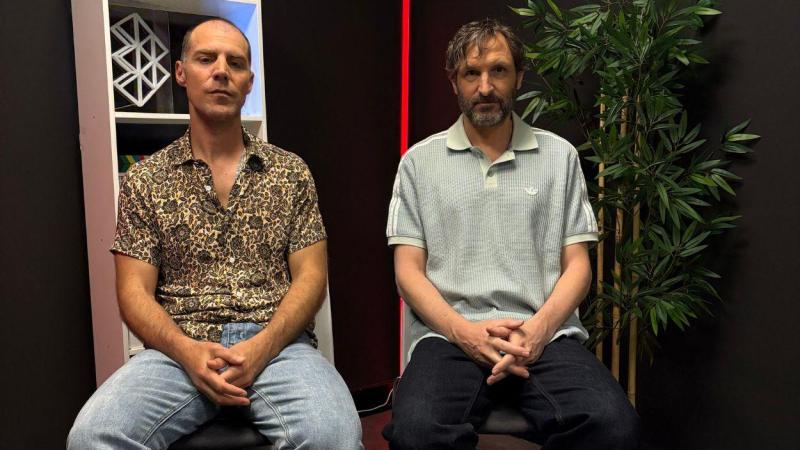 Julián Villagrán y José Manuel Poga “Trabajar dirigidos por mujeres crea una energía muy diferente, no hay esa competitividad del macho alfa”. ElPlural.com.
