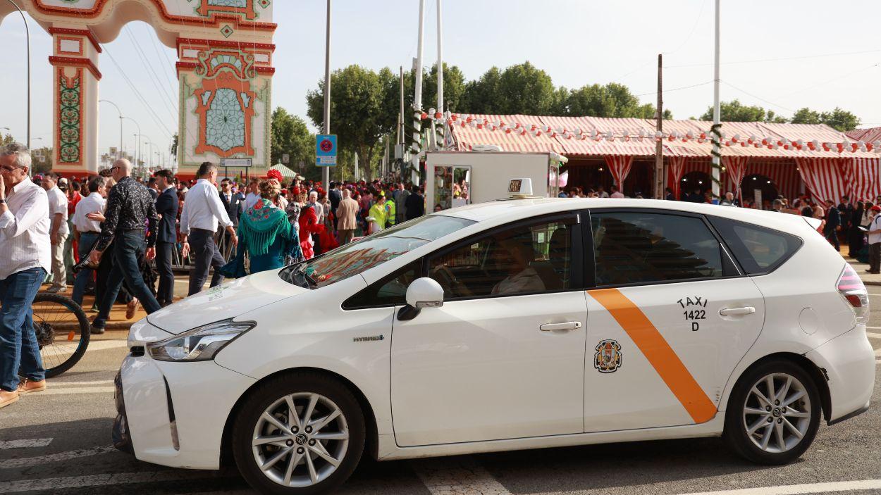 Taxi en el Real de la Feria de Sevilla / Archivo EP