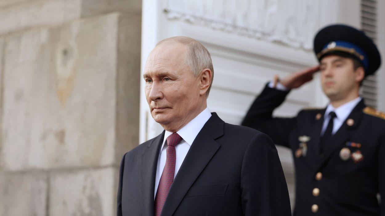 El presidente de Rusia, Vladimir Putin, a las puertas del Palacio del Kremlin, en Moscú. EP