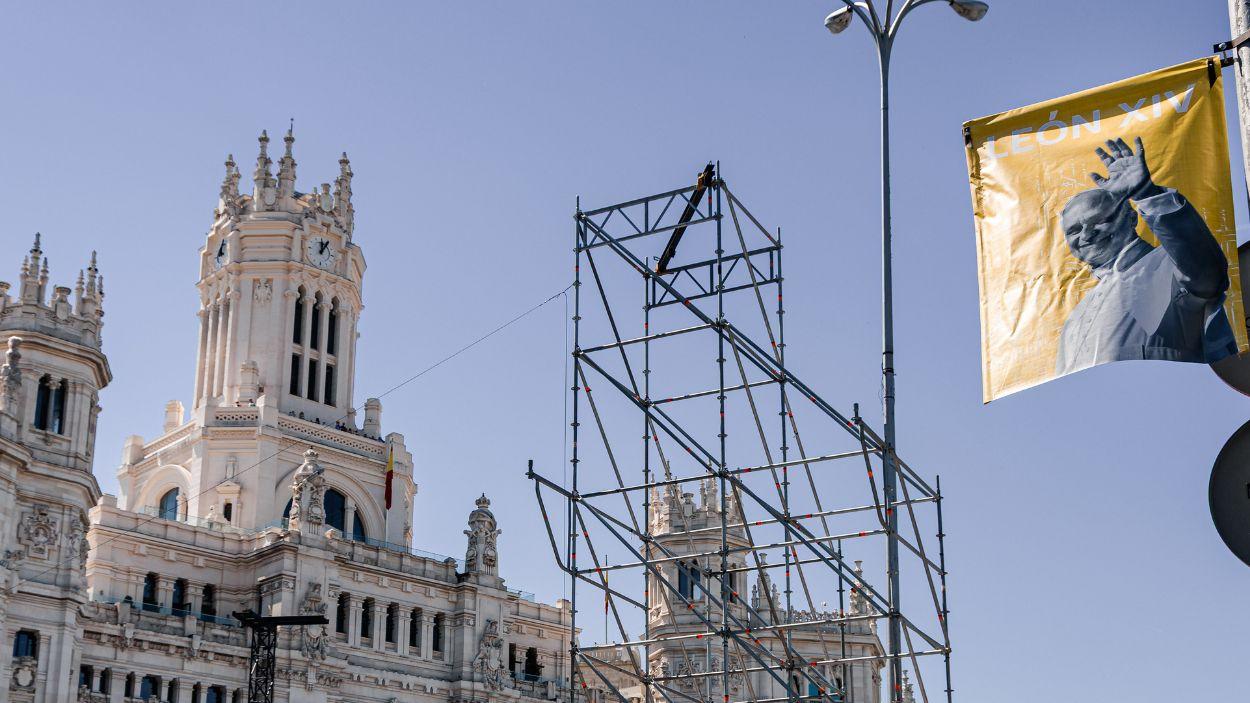 Continúan los preparativos para la visita del Papa, en la plaza de Cibeles, a 28 de mayo de 2026, en Madrid. EP.
