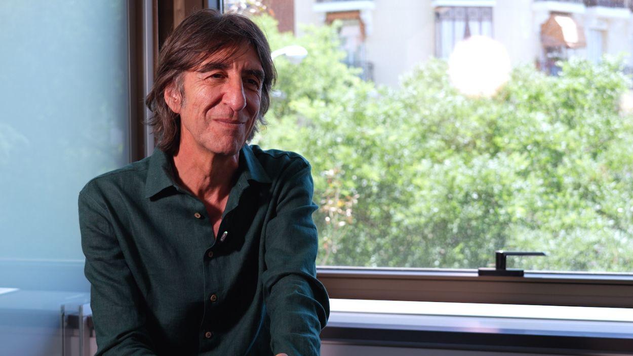 El escritor Benjamín Prado durante la entrevista por sus memorias, 'Qué estoy haciendo aquí'. Imagen: Pablo Caraballo.