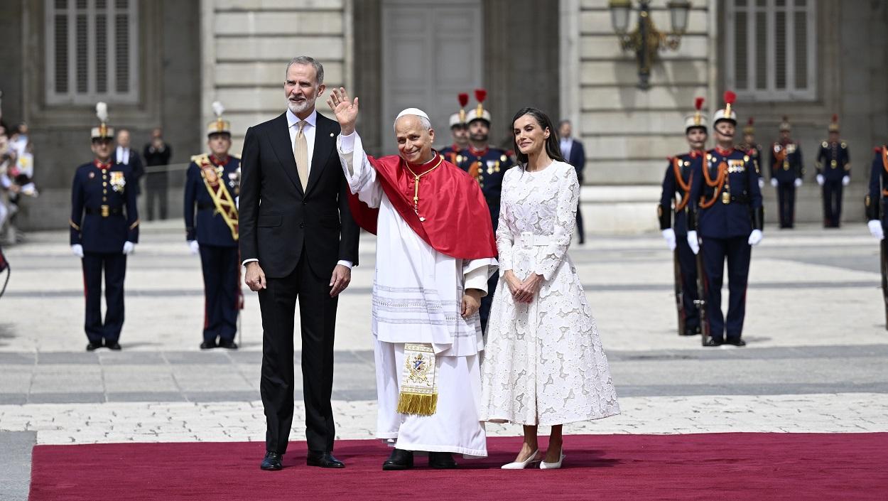 El rey Felipe, el Papa León XIV y la reina Letizia. EP