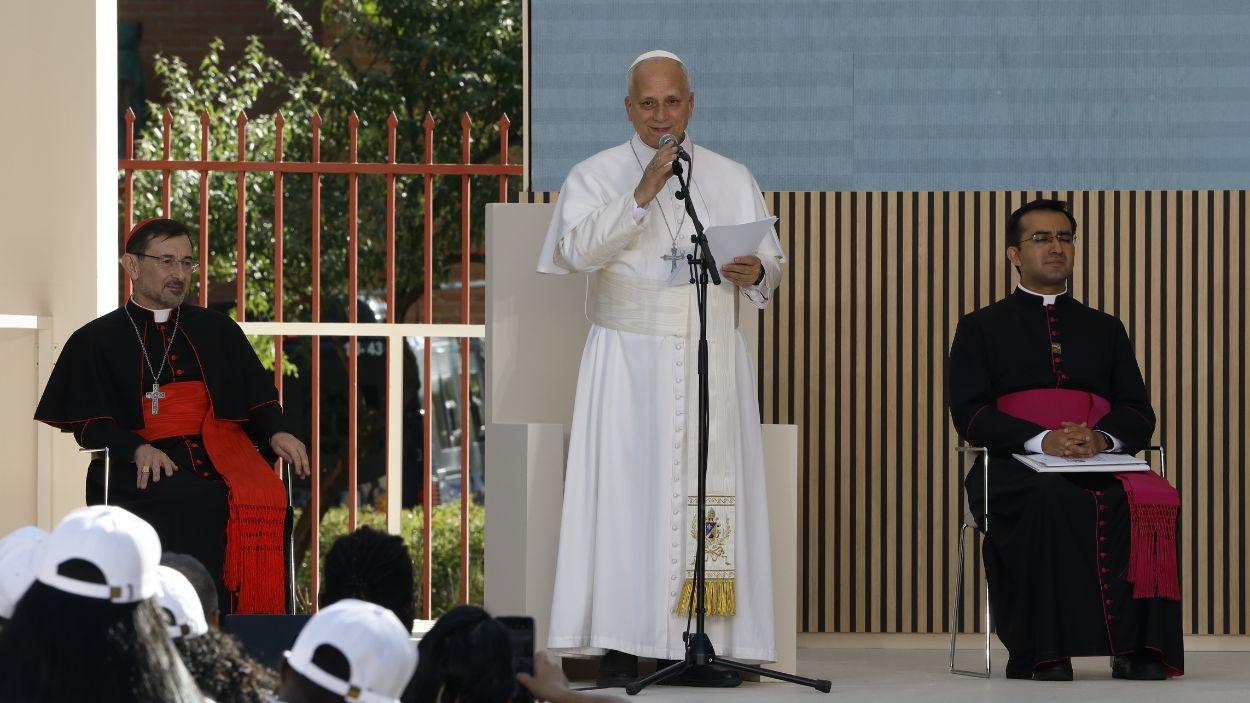 El Papa pronuncia su discurso en su visita al centro de Cáritas de Carabanchel. Europa Press.
