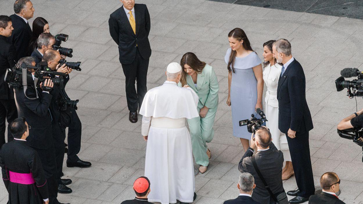 El detalle del look de Letizia ante el Papa que Leonor y Sofía llevaron a su terreno en Cibeles. Europa Press.