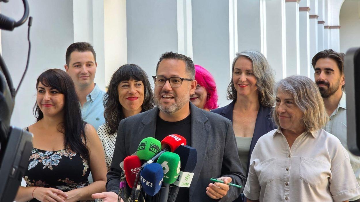 José Ignacio García y los diputados de Adelante Andalucía en el Parlamento andaluz 