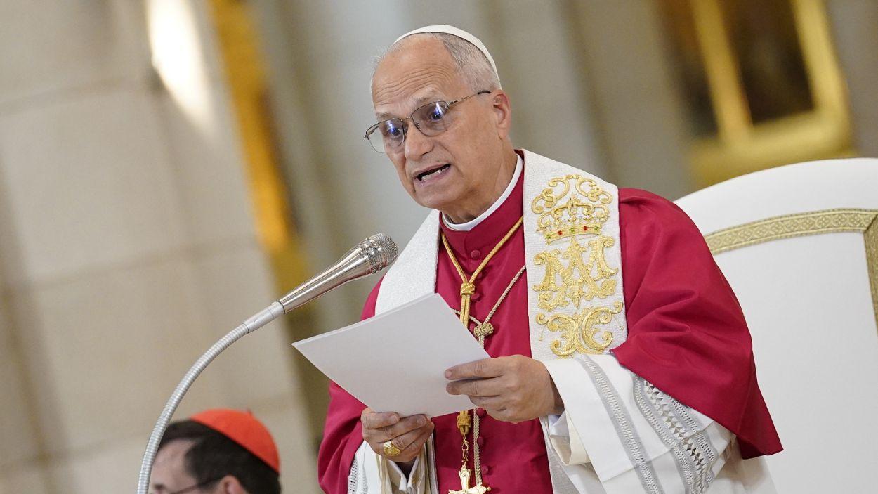 El Papa León XIV durante la oración y homenaje a la Virgen de la Almudena. EP.
