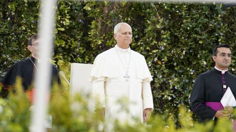 El Papa firma su compromiso con seis víctimas de abusos sexu