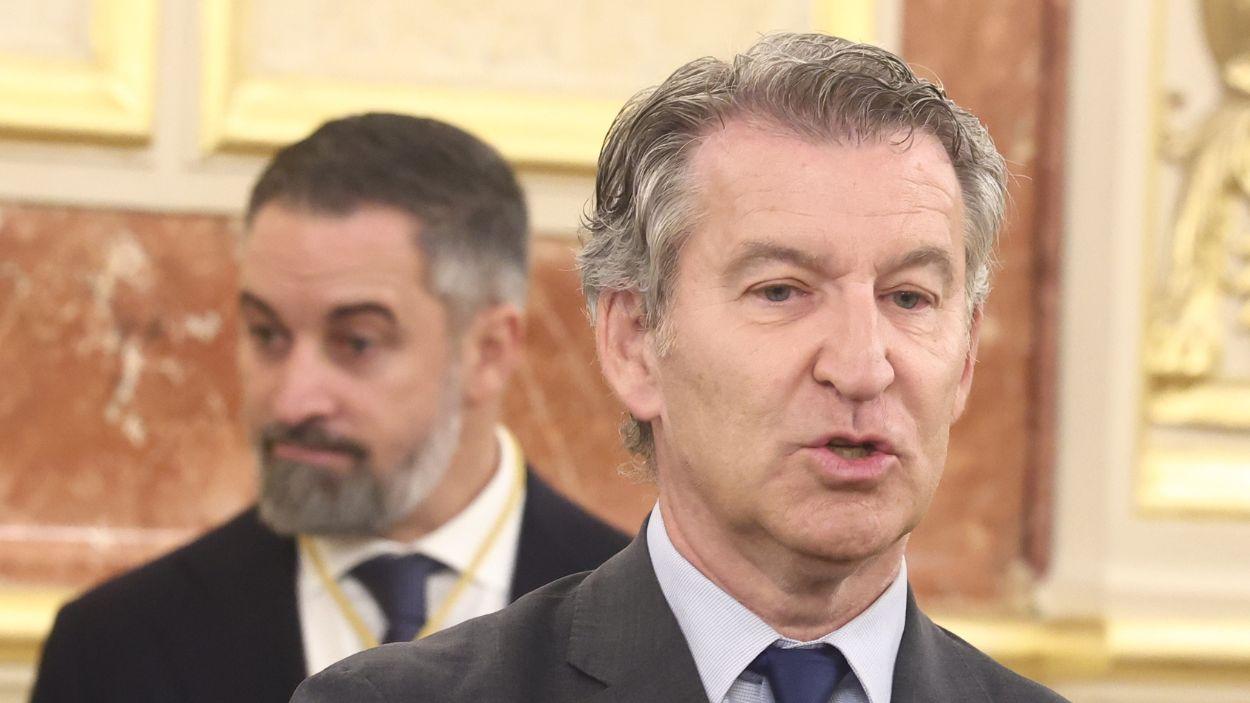 Feijóo, Abascal y los suyos vuelven a la guerra contra Sánchez tras la bandera blanca del Papa. EP.