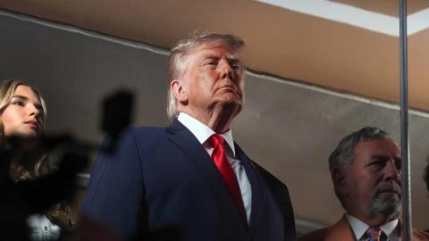 Donald Trump saca su mejor sonrisa ante los abuche