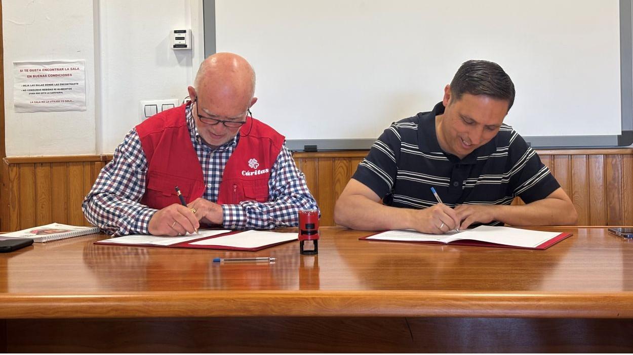 Firma convenio colaboración entre Diputación de Cuenca y Cáritas. Anabel Salinas