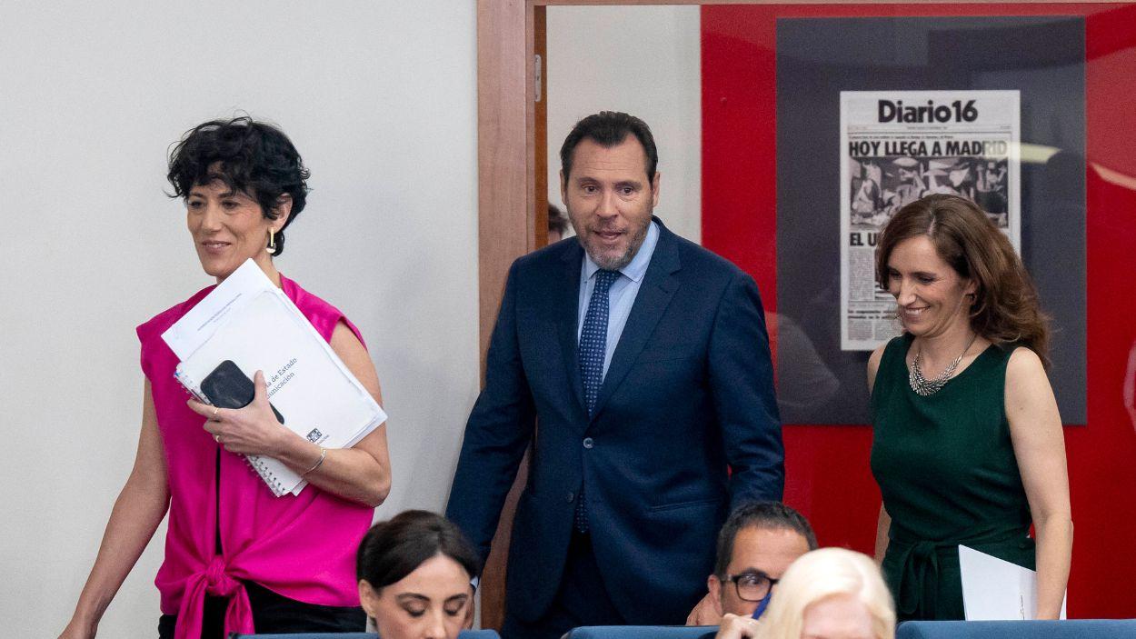 Los ministros Elma Saíz, Óscar Puente y Mónica García llegan a la rueda de prensa posterior al Consejo de Ministros. EP
