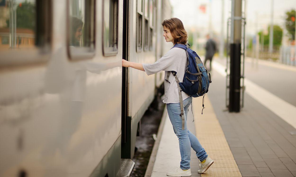 Verano Joven 2026: quién puede pedir descuentos para viajar en tren y autobús y cuánto se ahorra