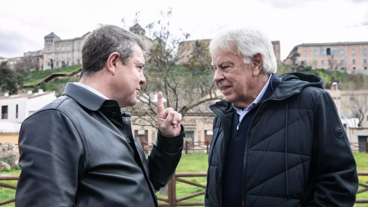 Imagen de archivo de un encuentro entre Emiliano García Page y Felipe González en Toledo. EP