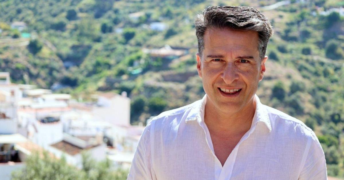 El alcalde de Torrox (PP) justifica contratar migrantes sin alta laboral y acusa a la «izquierda radical» de perseguir a agricultores