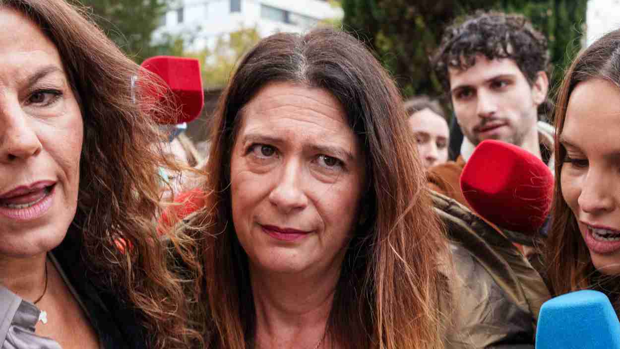 La Fiscalía informa al juez que la mano derecha de García Ortíz se reunió con Leire Díez. EP