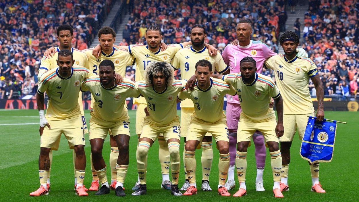Once titular de la selección de Curazao. EP