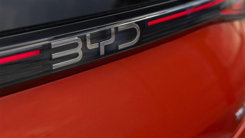 byd dolphin traseras byd dolphin traseras