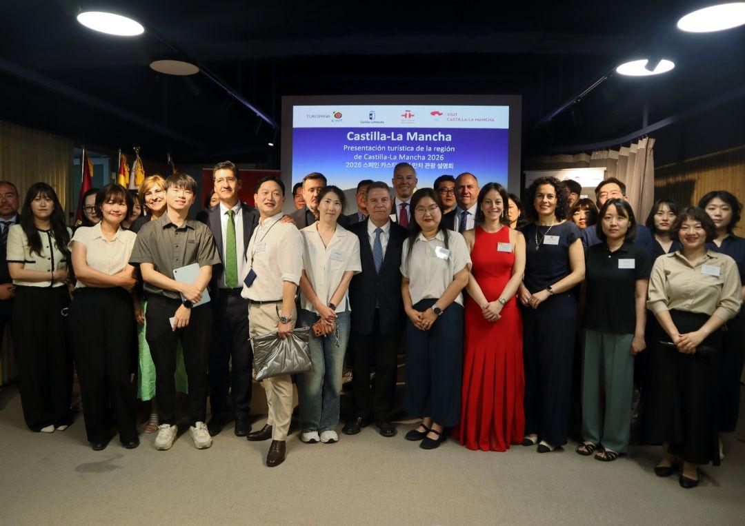 El presidente regional, Emiliano García Page, durante el acto de promoción de Castilla La Mancha en Corea del Sur celebrado en el Instituto Cervantes de Seúl. JCCM.
