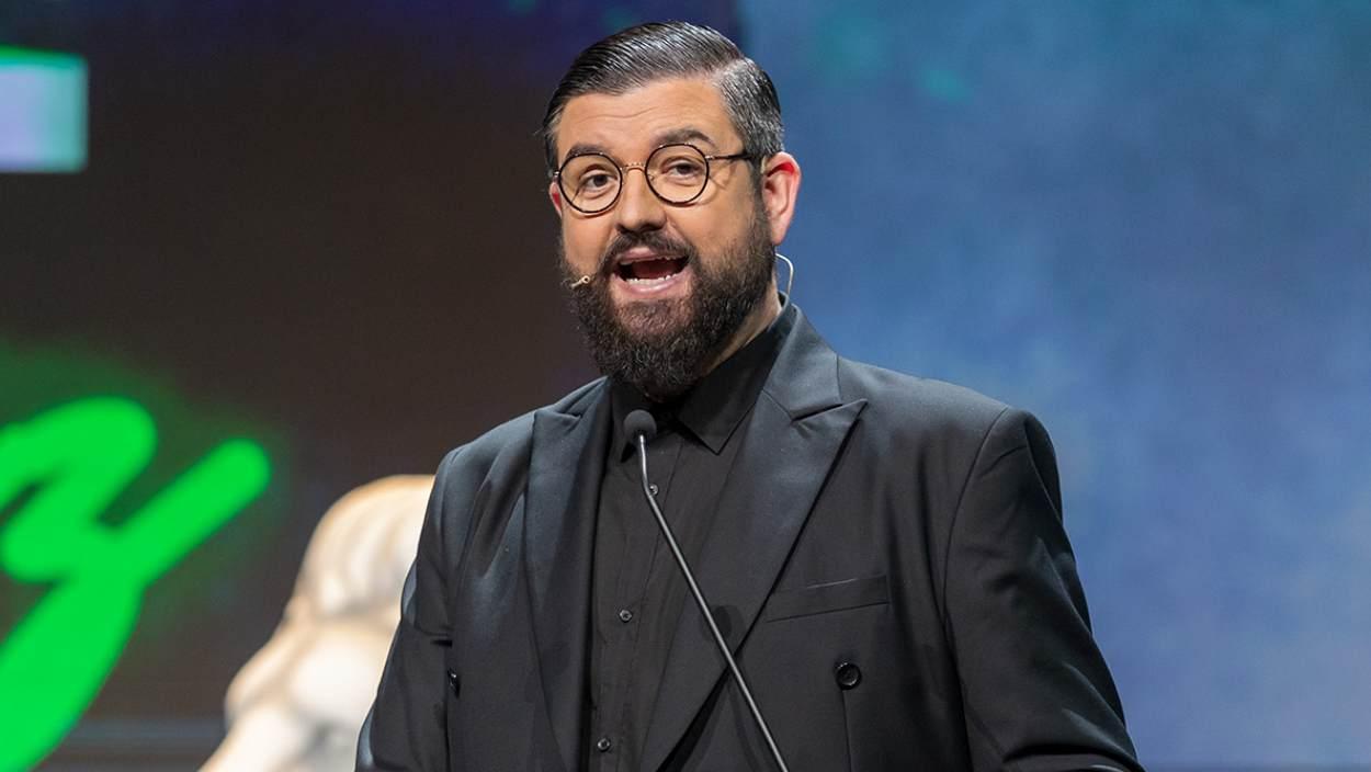 Manu Sánchez en el plató de 'El Perro Andaluz' (RTVE)