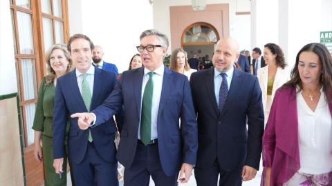 El Parlamento andaluz, un decorado para el teatro 