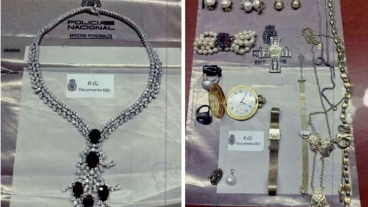 Algunas de las joyas encontradas en la oficina de José Luis Rodríguez Zapatero durante el registro. UDEF