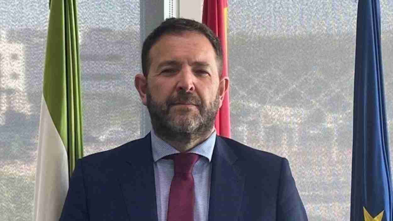 Dimite Miguel Ángel Figueroa. EP