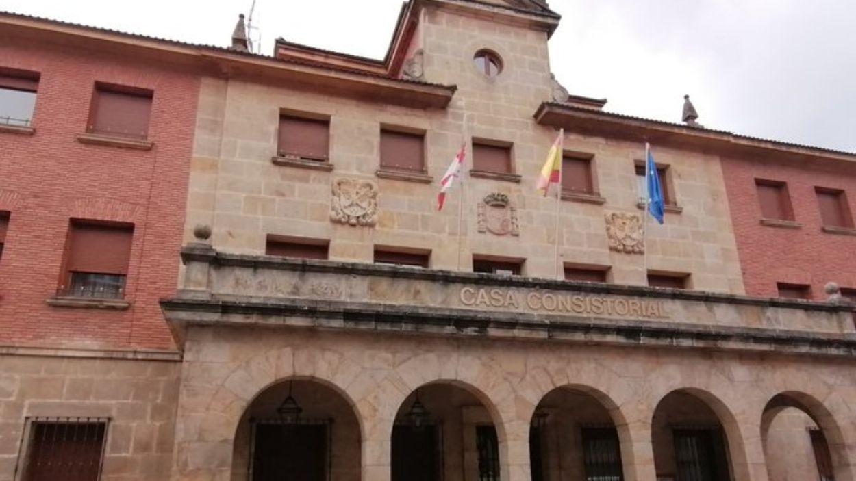Imagen de la fachada del Ayuntamiento de Aguilar de Campoo.