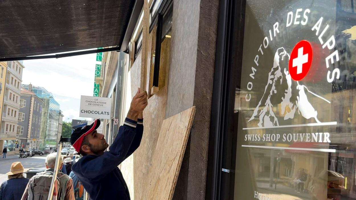 Suiza da un portazo a la extrema derecha y rechaza el tope poblacional. EP