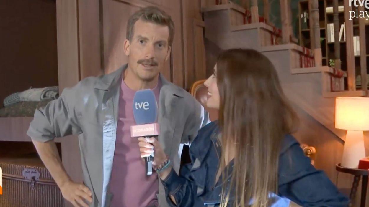 Grison presentando 'El Escondite' en 'D Corazón'. RTVE.