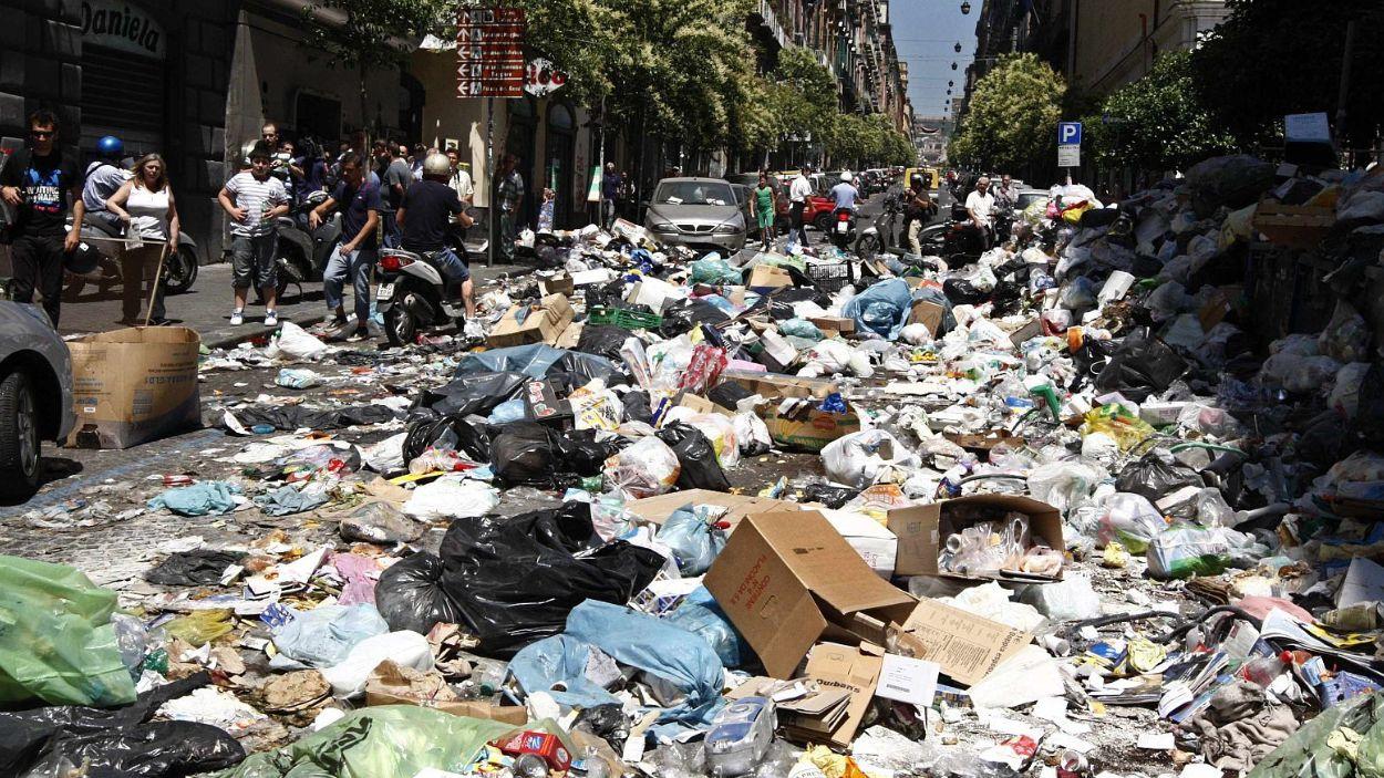 Basura en las calles de Nápoles