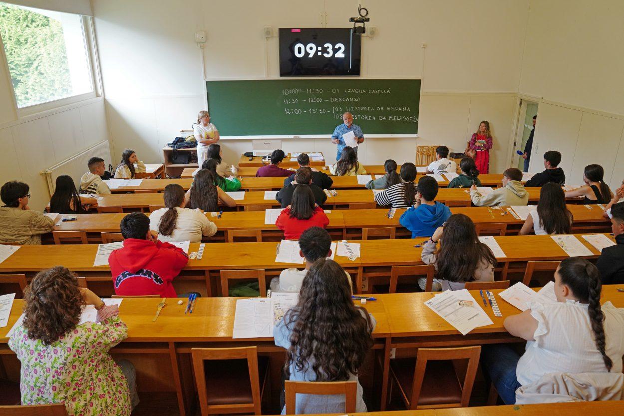 Imagen de alumnos gallegos en la PAU de este año en Santiago de Compostela (Foto: Europa Press).
