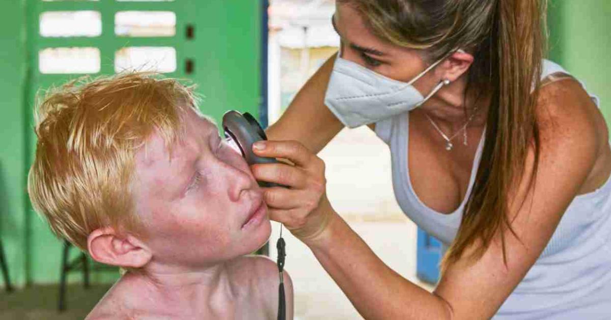 ISDIN atiende en cuatro años a más de 5.400 personas con albinismo en Panamá y Mozambique