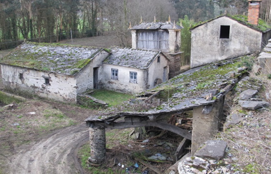 Aldea de la provincia de Lugo en venta.