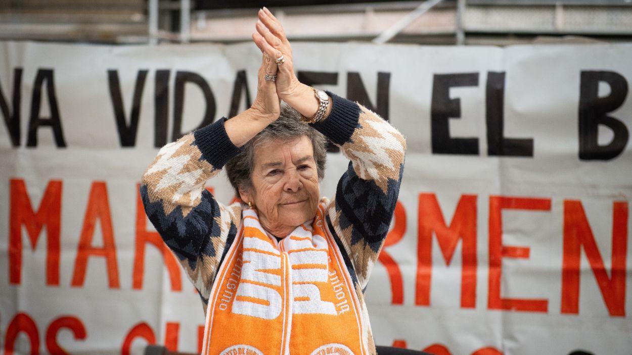 Maricarmen celebra el aplazamiento del desahucio, a 29 de octubre de 2025, en Madrid (España). 