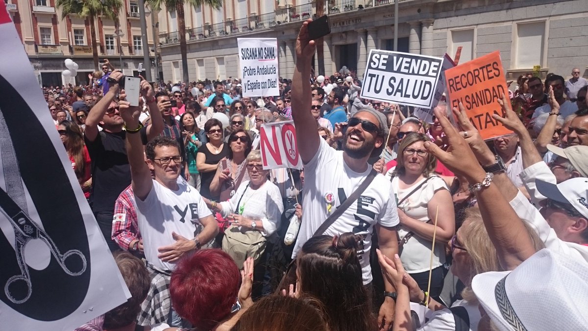 El doctor Jesús Candel 'Spiriman', en la protesta de este domingo en Huelva.