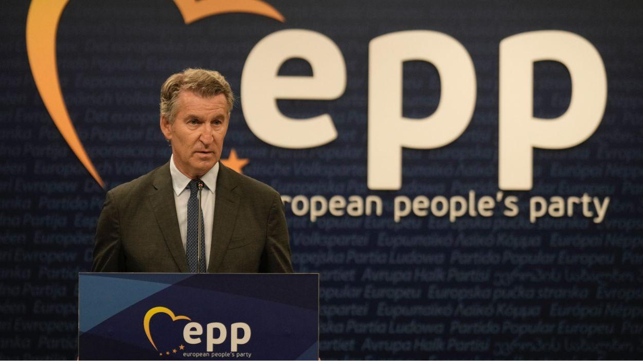 El presidente del PP, Alberto Núñez Feijóo, en rueda de prensa en Bruselas previa a la reunión del PPE. EP.