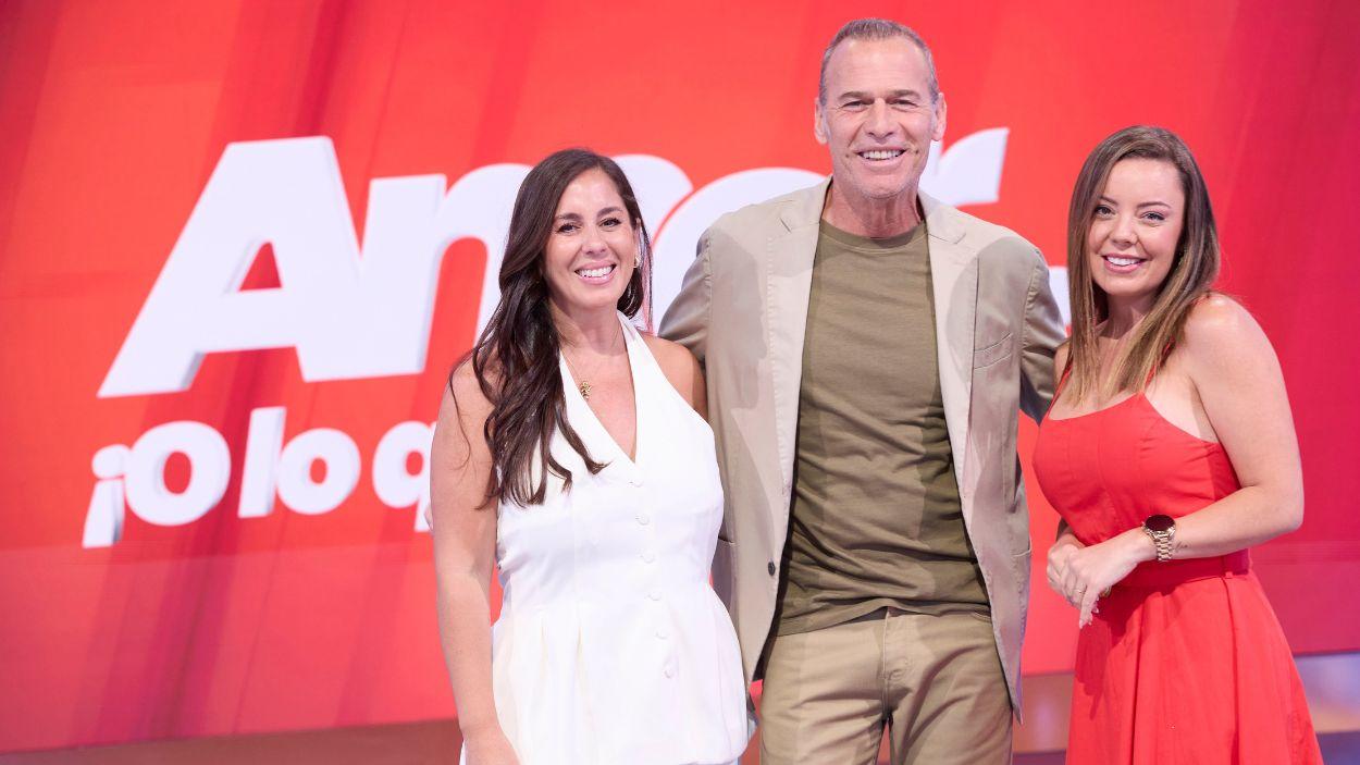 Anabel Pantoja, Carlos Lozano y Ana Santiago en la presentación de 'Amor... ¡o lo que surja!'. MEDIASET.