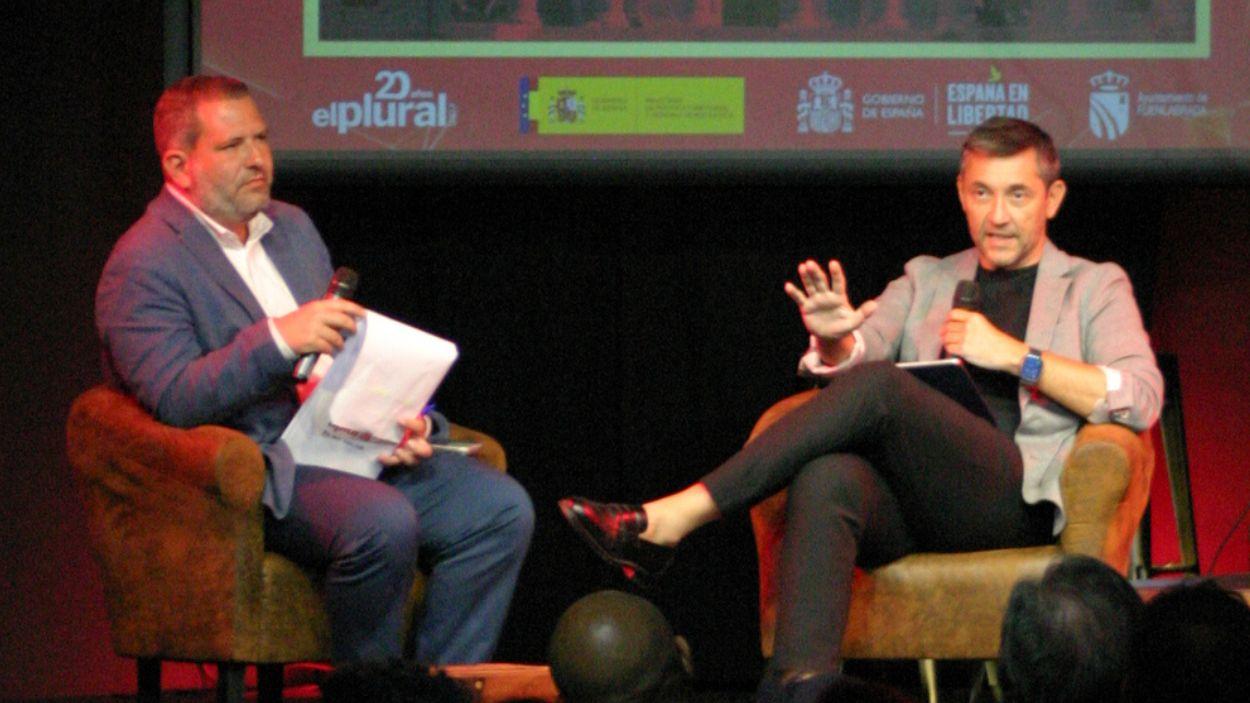 Chema Garrido y Javier Ruiz en el acto 50 años en Libertad de ElPlural