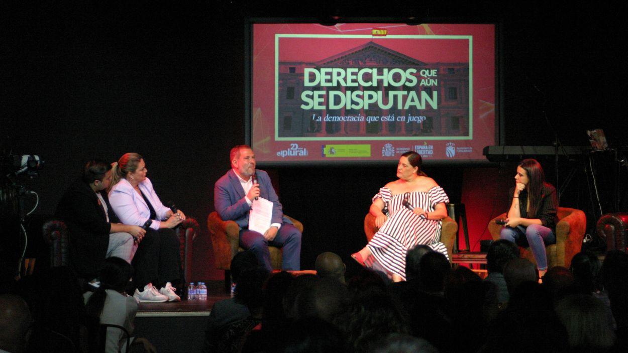 Loreto Ochando, David Insúa, Carlota Corredera y Sarah Pérez Santaolalla debaten sobre justicia y derechos civiles ante el público asistente al acto '50 años en Libertad'.