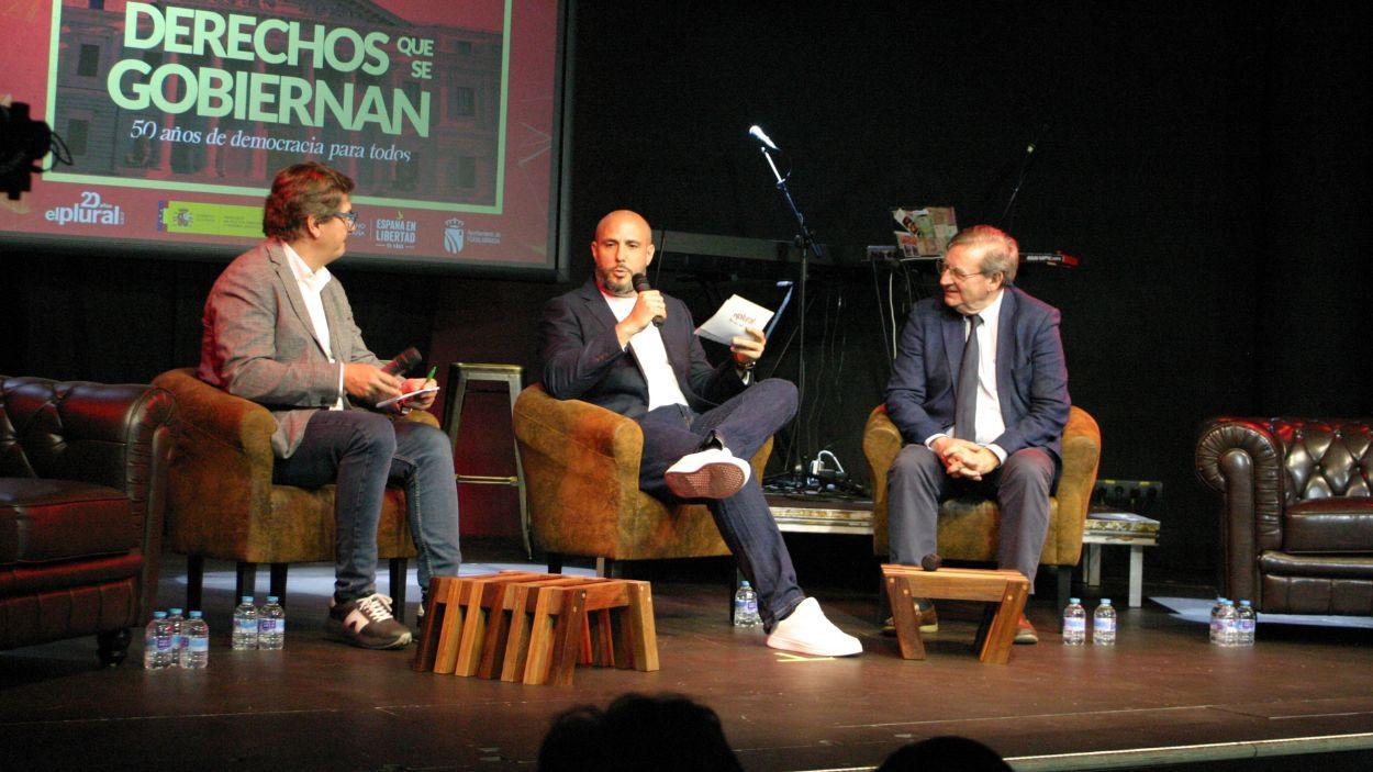 Marcos Paradinas modera el bloque 'Derechos que se gobiernan' con el alcalde de Fuenlabrada, Javier Ayala, y el secretario de Estado de Memoria Democrática, Fernando Martínez.