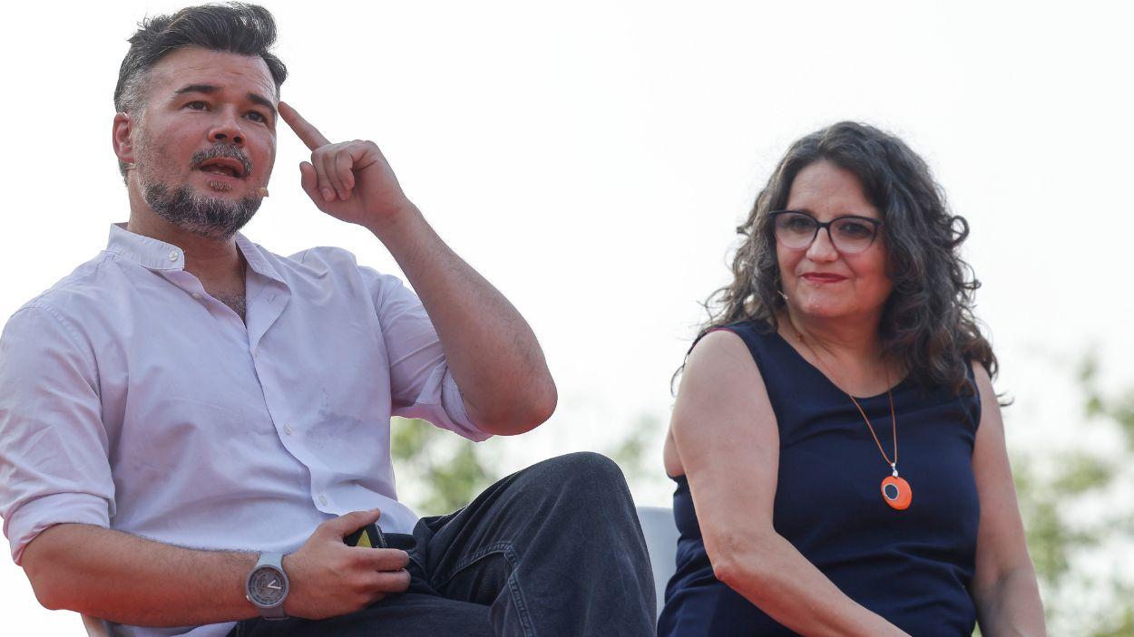 La exvicepresidenta de la Generalitat Valenciana, Mónica Oltra y el portavoz de ERC en el Congreso, Gabriel Rufián, durante la celebración del acto público de debate político ‘València Espai de Trobada’. EP.