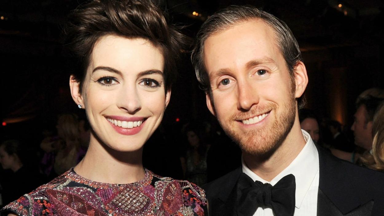 Anne Hathaway y Adam Shulman